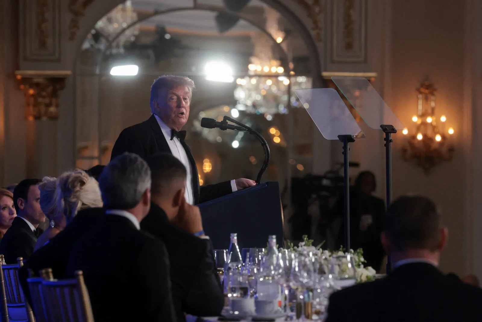 Trump mixes jokes with barbs at press freedom dinner