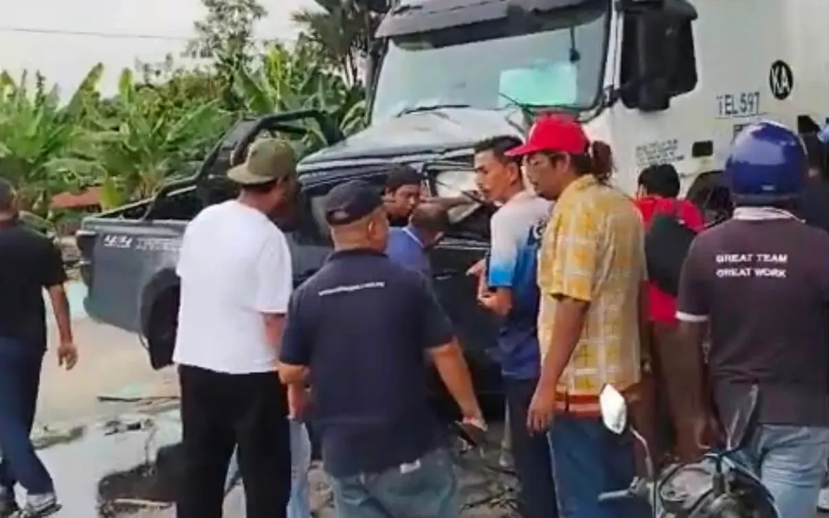 Pemandu pacuan empat roda maut tersepit dalam nahas tiga kenderaan