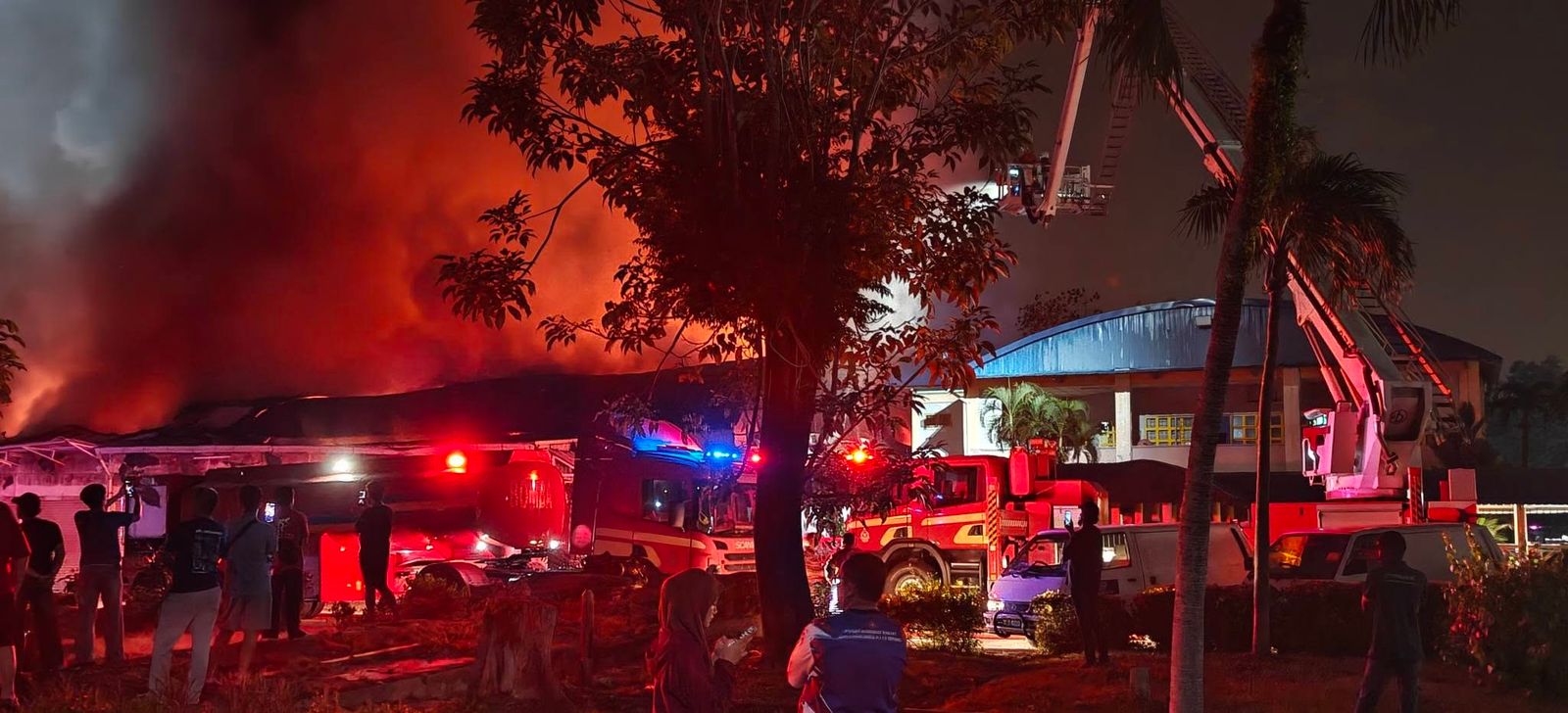 Over 2,000 methane canisters at Selangor Wholesale Market fire found