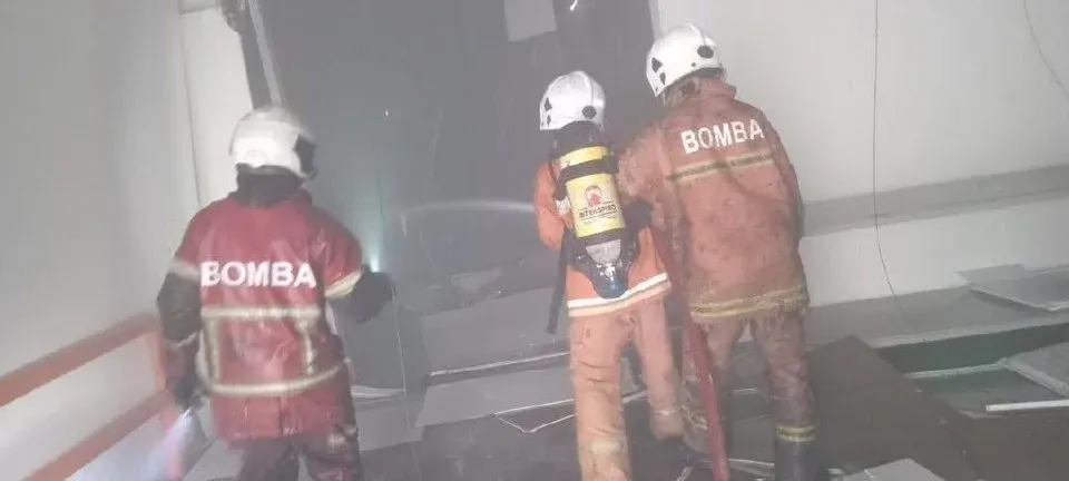 Enam cedera kilang terbakar di Kulai