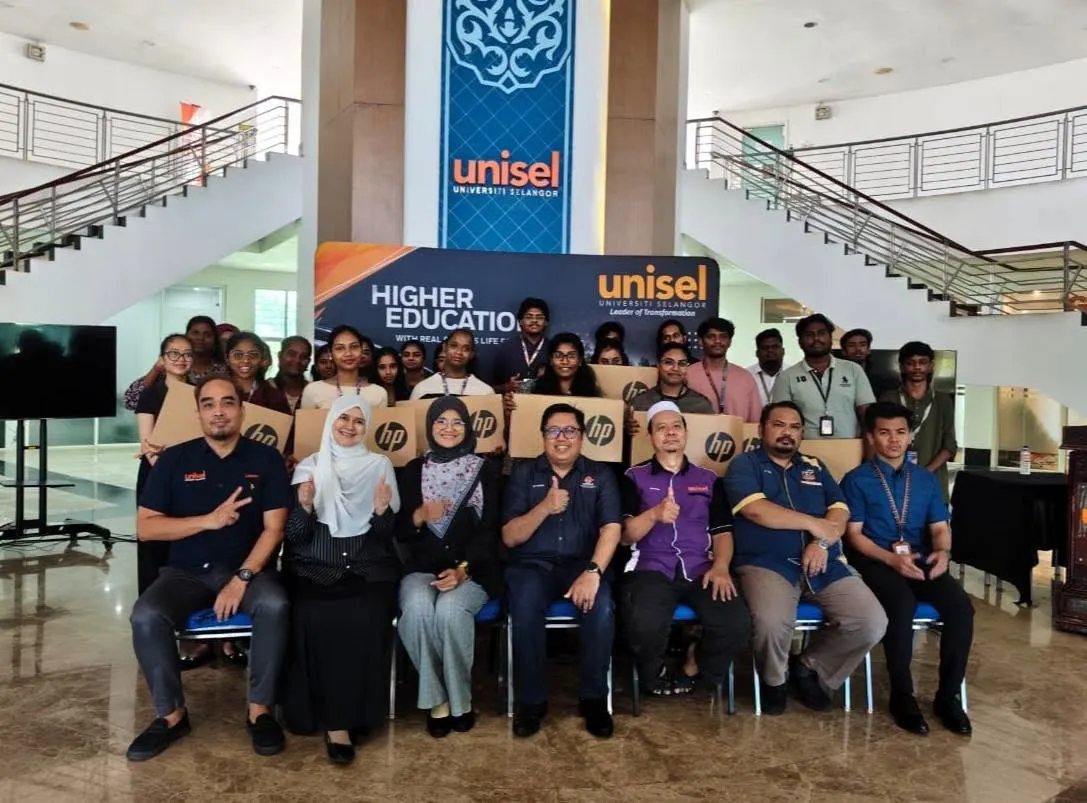 153 mahasiswa India UNISEL terima komputer riba, sokong pembelajaran digital
