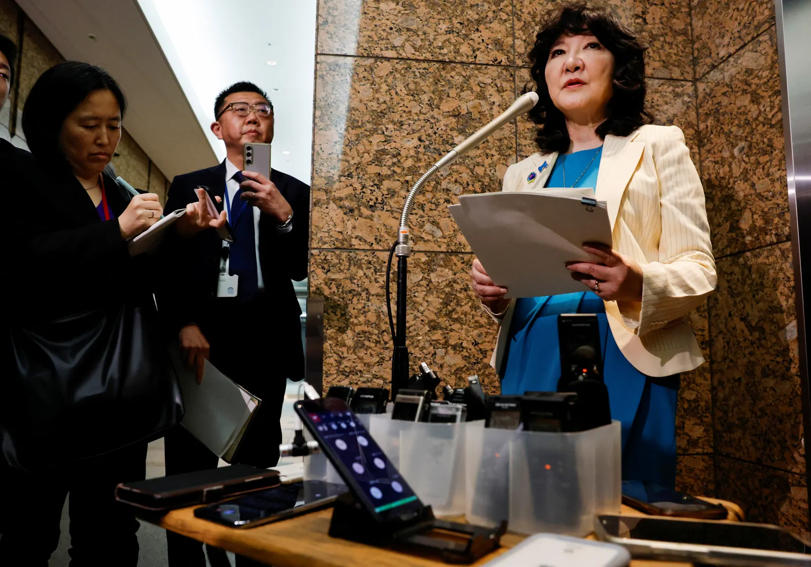 Japan keeps yen intervention threat alive, says in close touch with US
