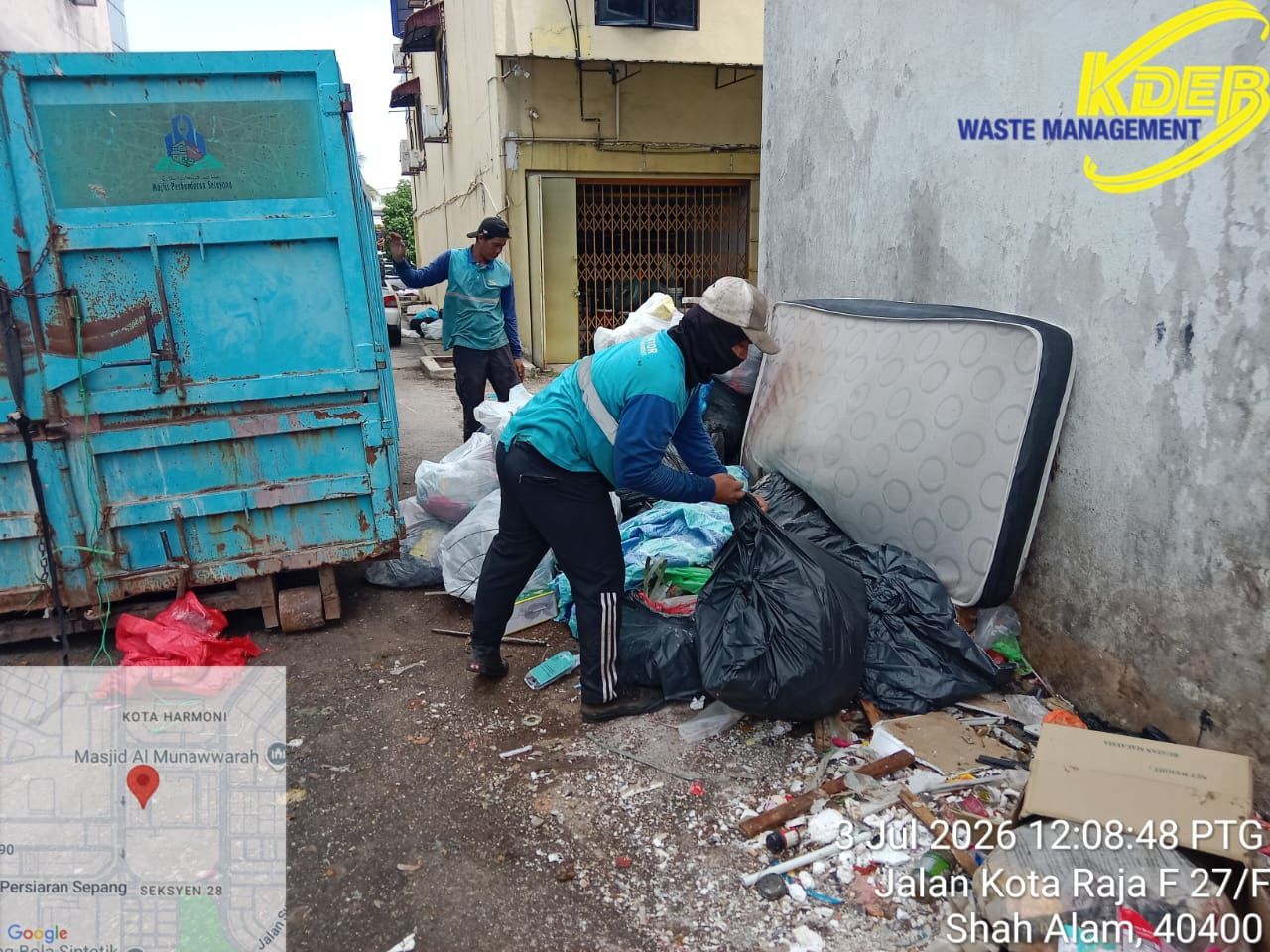 Pekerja warga asing dalang pembuangan sampah haram di Jalan Kota Raja 27/F