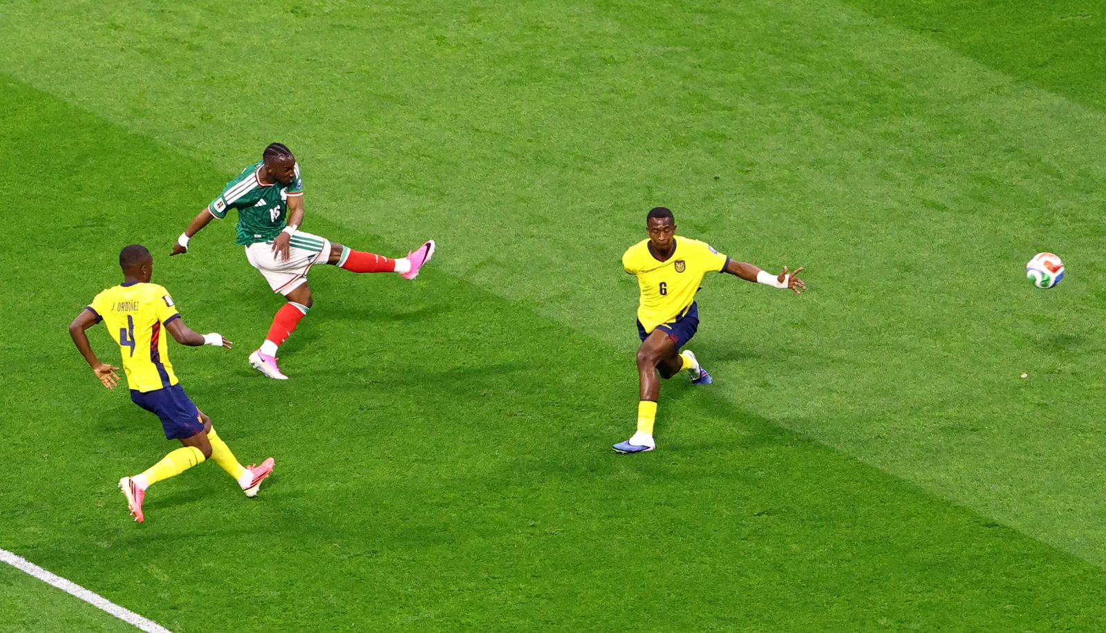 Mexico beat Ecuador 2-0, breeze into World Cup last 16