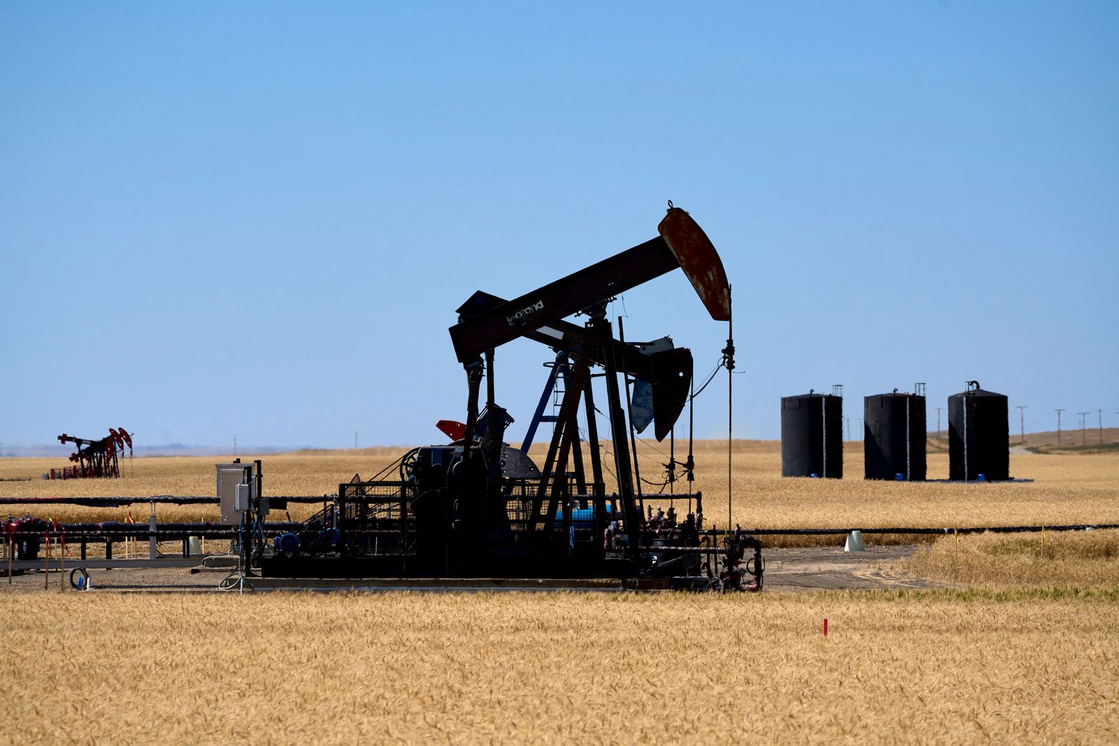 Oil falls for a third straight day after US, Iran conclude talks in Doha