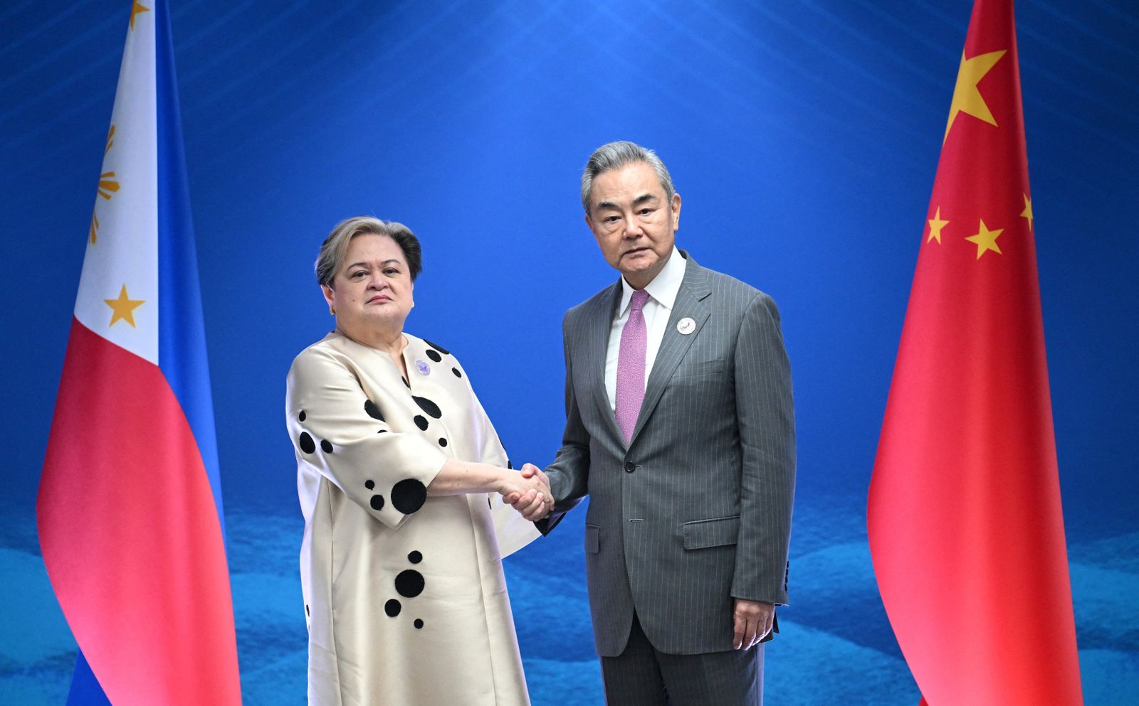 Tensions flare as Chinese, Philippine ministers meet over sea dispute