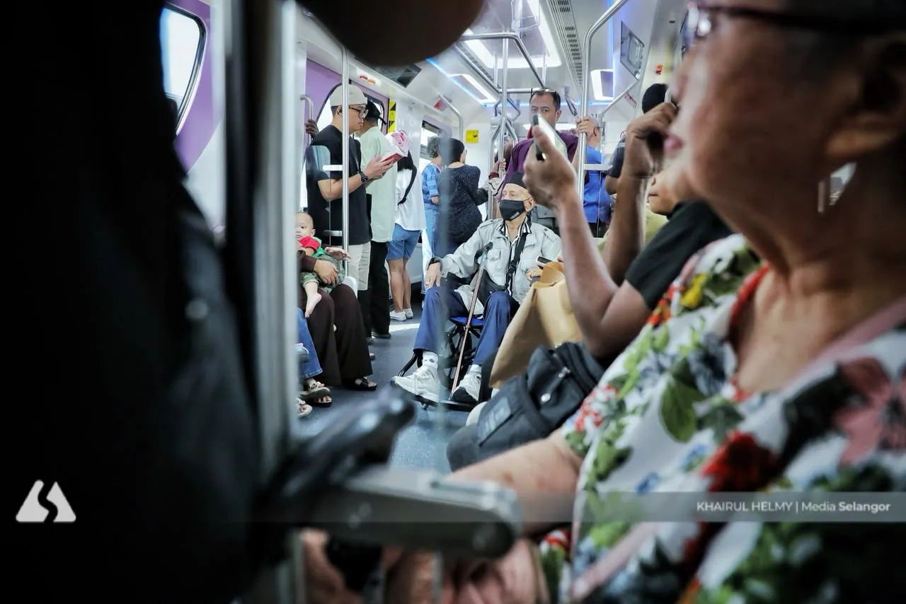 Families flock to LRT3 as free rides draw crowds on first weekend
