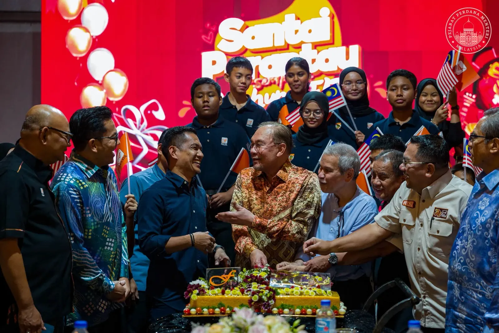 Anwar mahu tujuh inisiatif bantu warga FELDA dilaksana segera