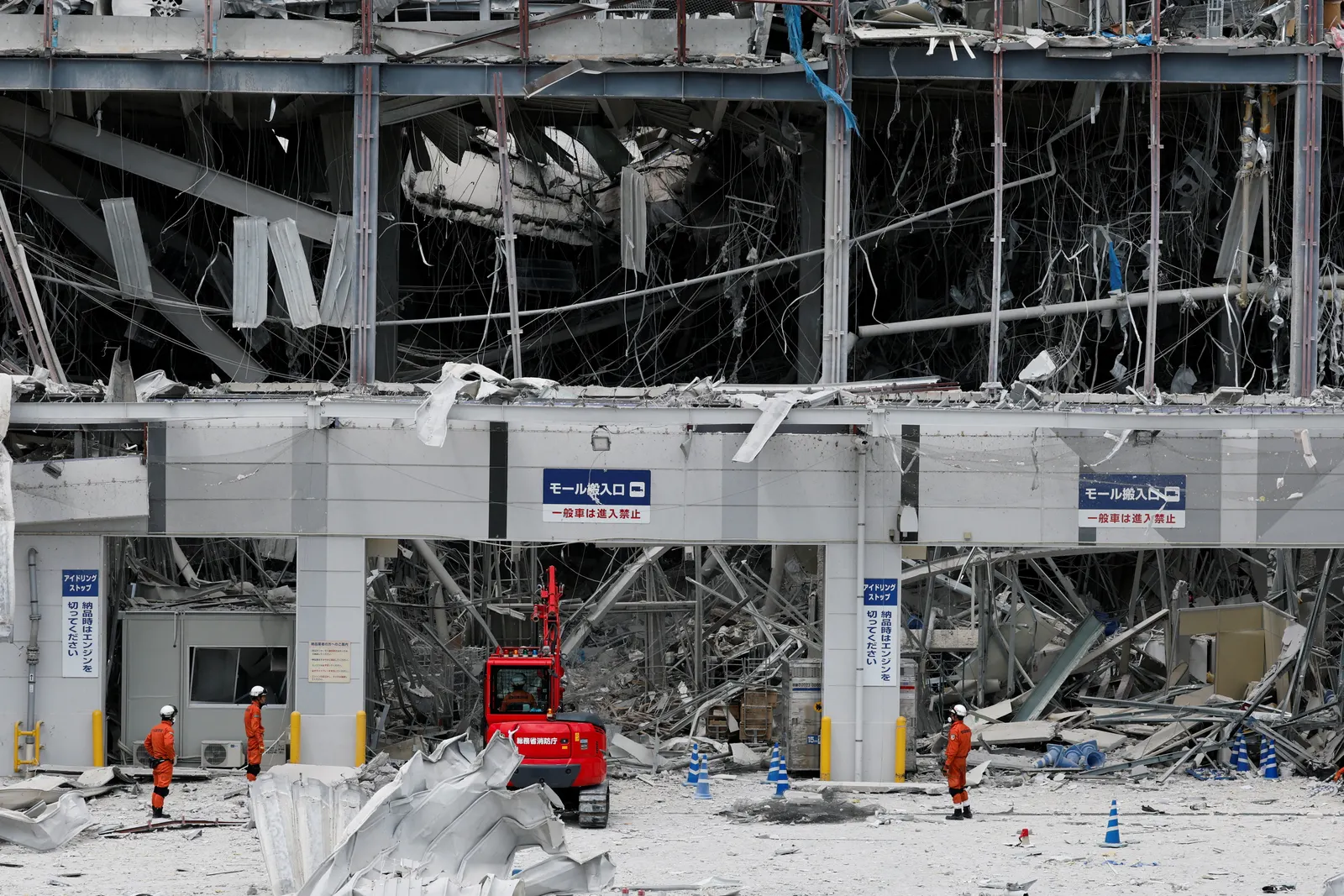 Rescuers haul survivors from wrecked Japan mall as earthquake toll hits 13