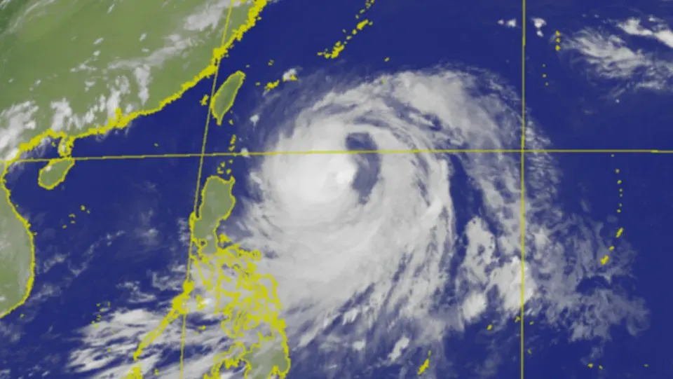 台风“巴威”逼近台湾华东日本  或成近年最强风暴