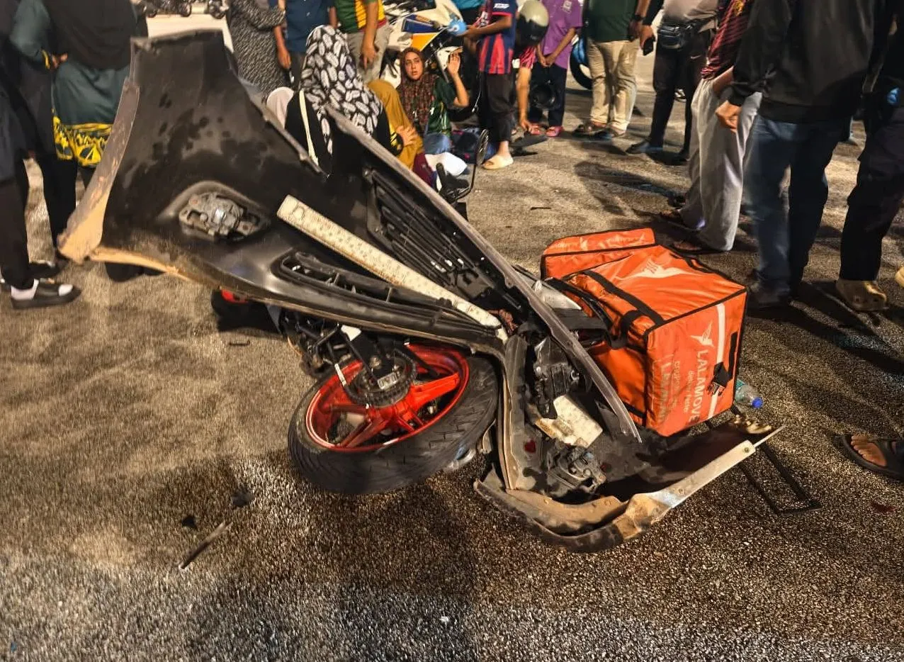 'Rider' Lalamove maut dirempuh kereta ketika berhenti di lampu isyarat