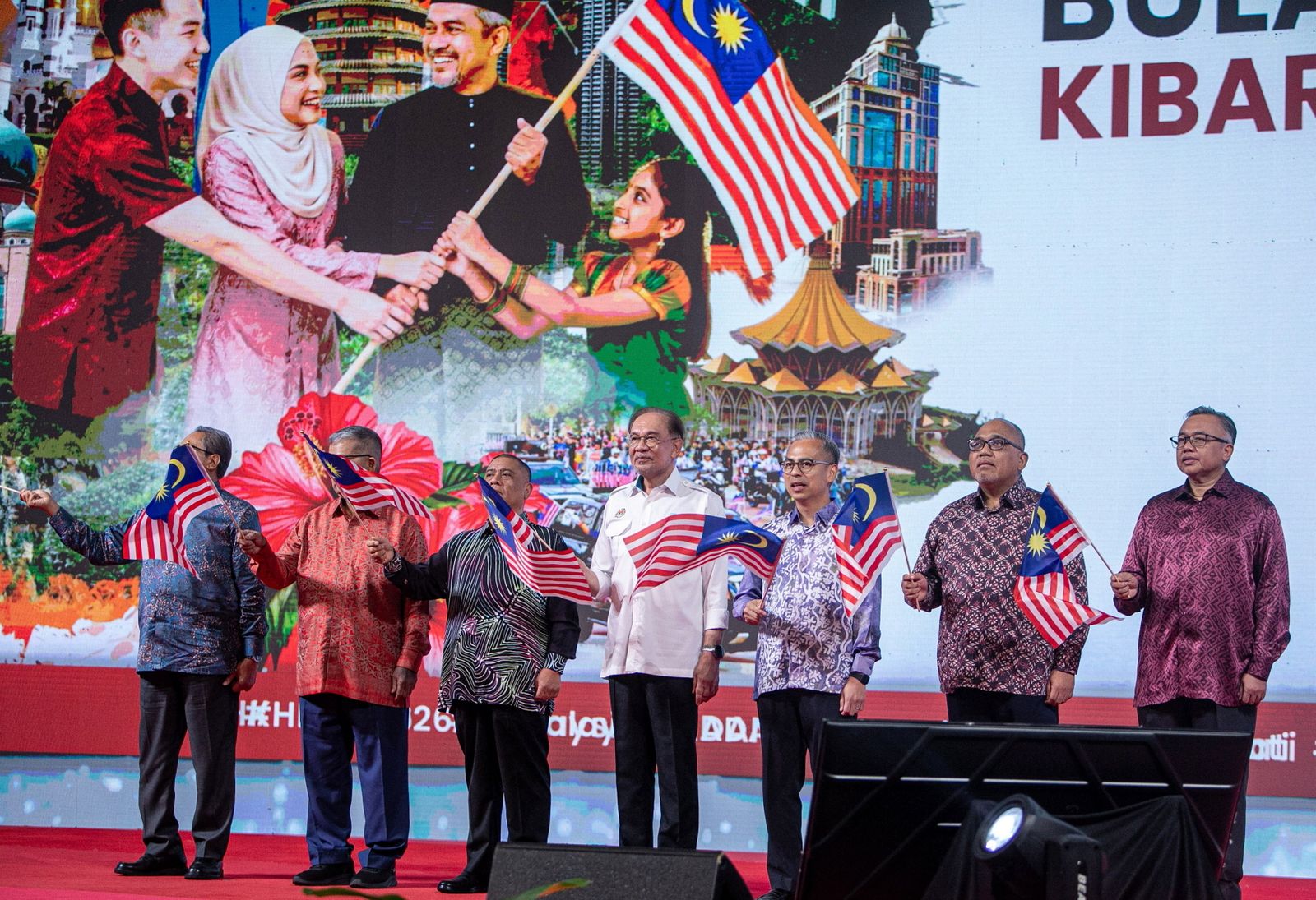Fahmi urges caution when using AI to generate Jalur Gemilang content