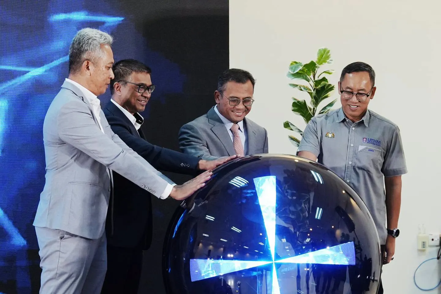 Kerjasama UTHM perkasa bakat, perkukuh ekosistem pengangkutan awam