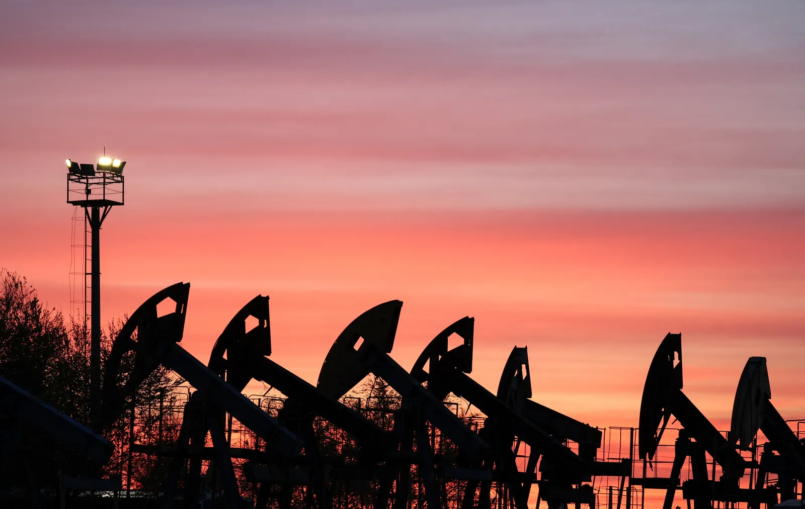 Oil steadies after two-day slump as investors eye Hormuz traffic