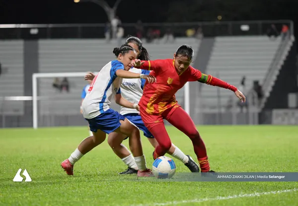Teladani semangat juang skuad bola sepak wanita buru lebih banyak pingat - EXCO