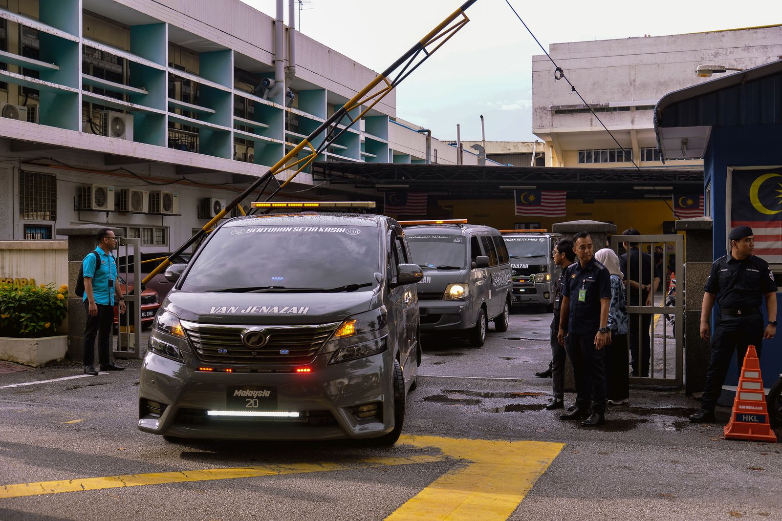 Jenazah tiga beranak terbabit kemalangan lori JIM dibawa pulang ke Kampar