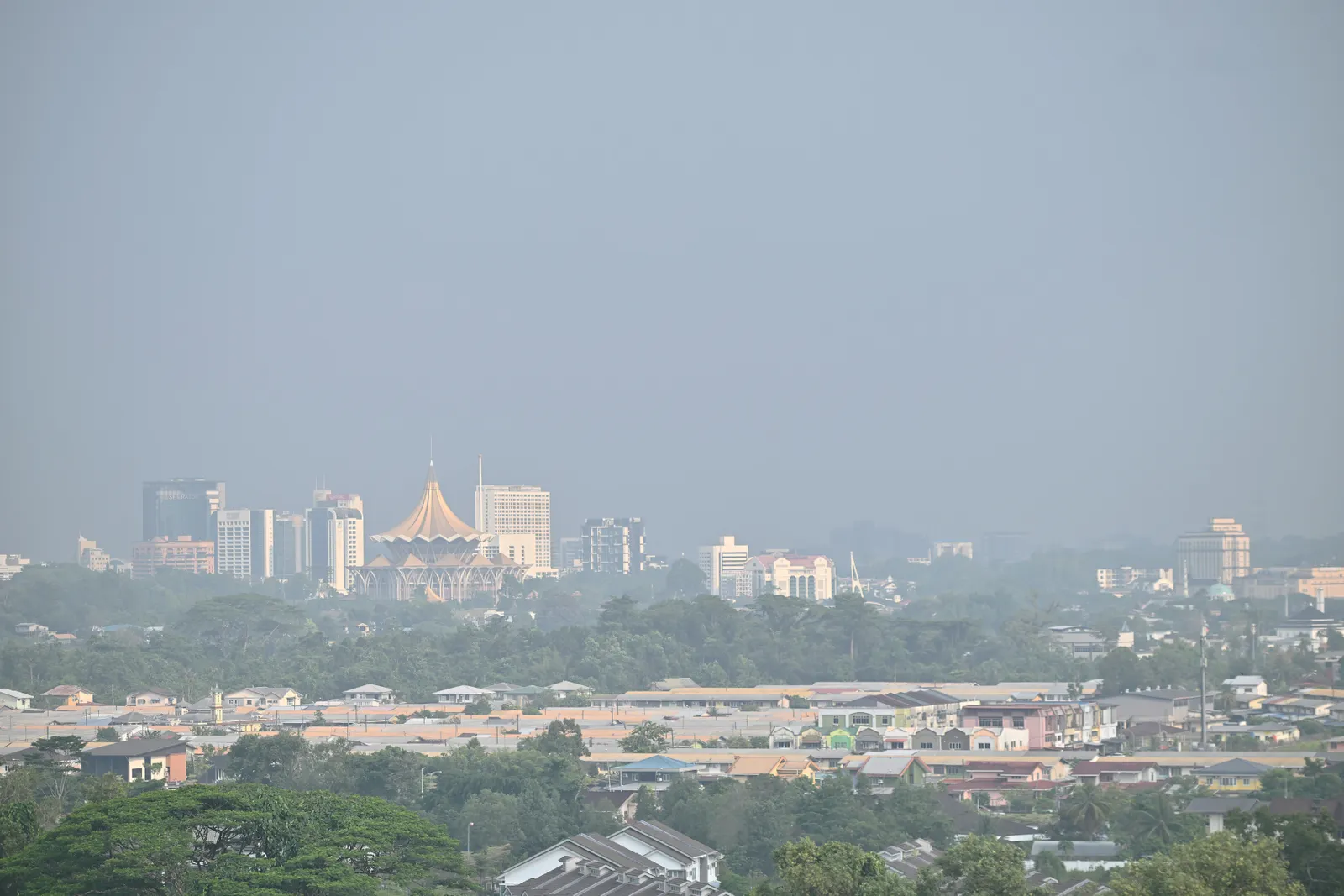 சரவாக்கில்  புகை மூட்டம் மோசமடைந்து வருகிறது