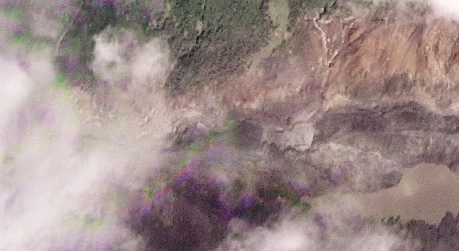 Lake overflows on Nepal-China border, sparking panic, halting rescue