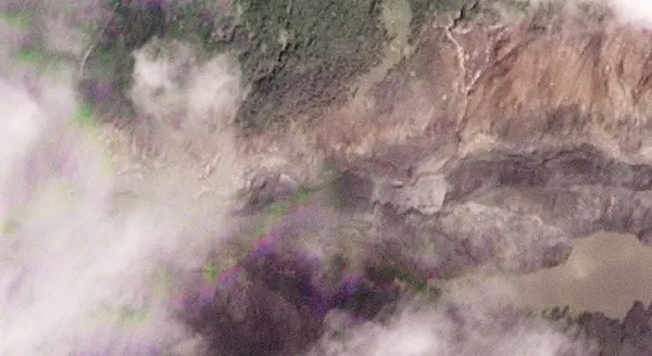 Lake overflows on Nepal-China border, sparking panic, halting rescue