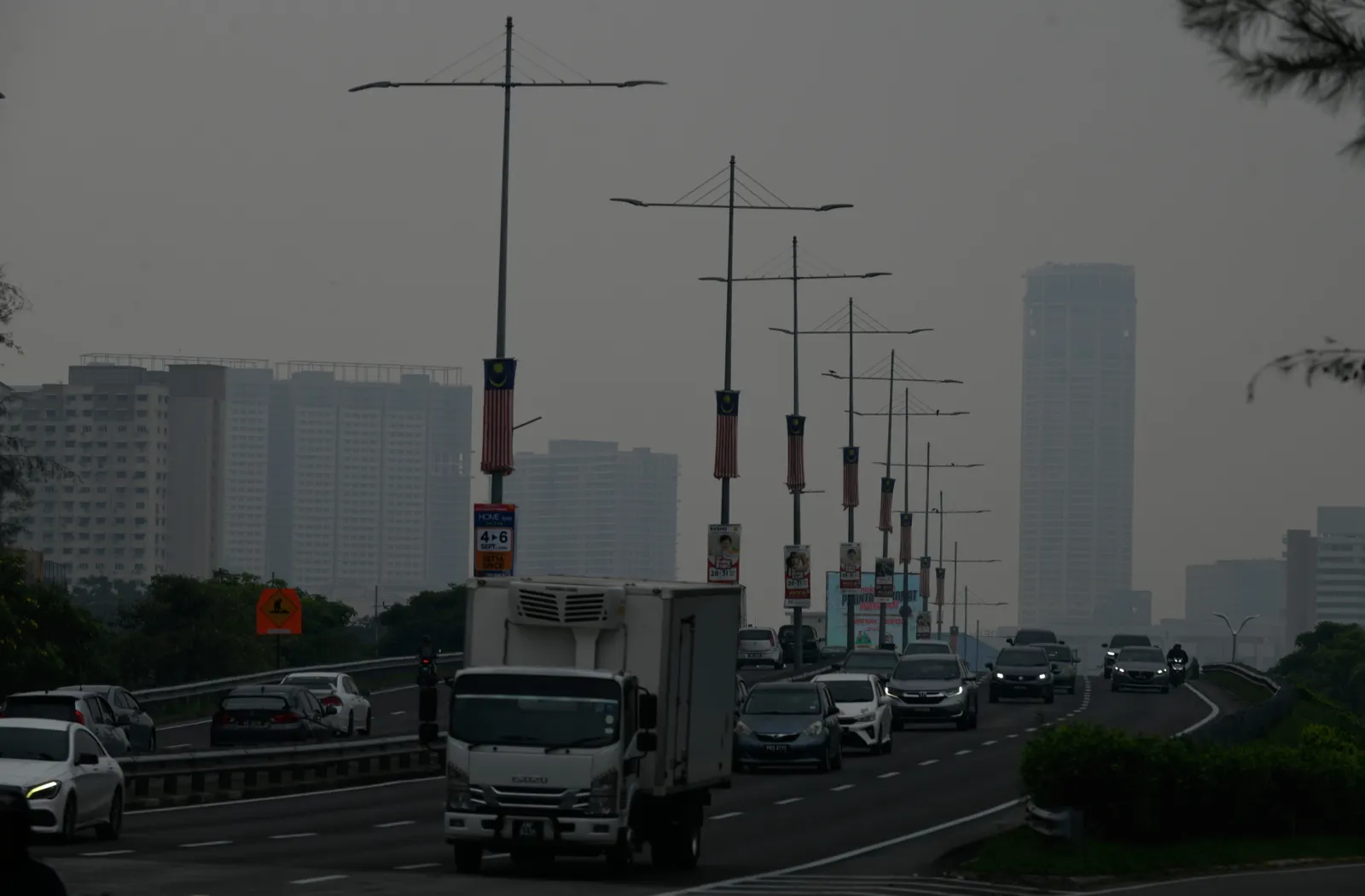 Haze expected to persist in short term, may worsen if Indonesia hotspots rise