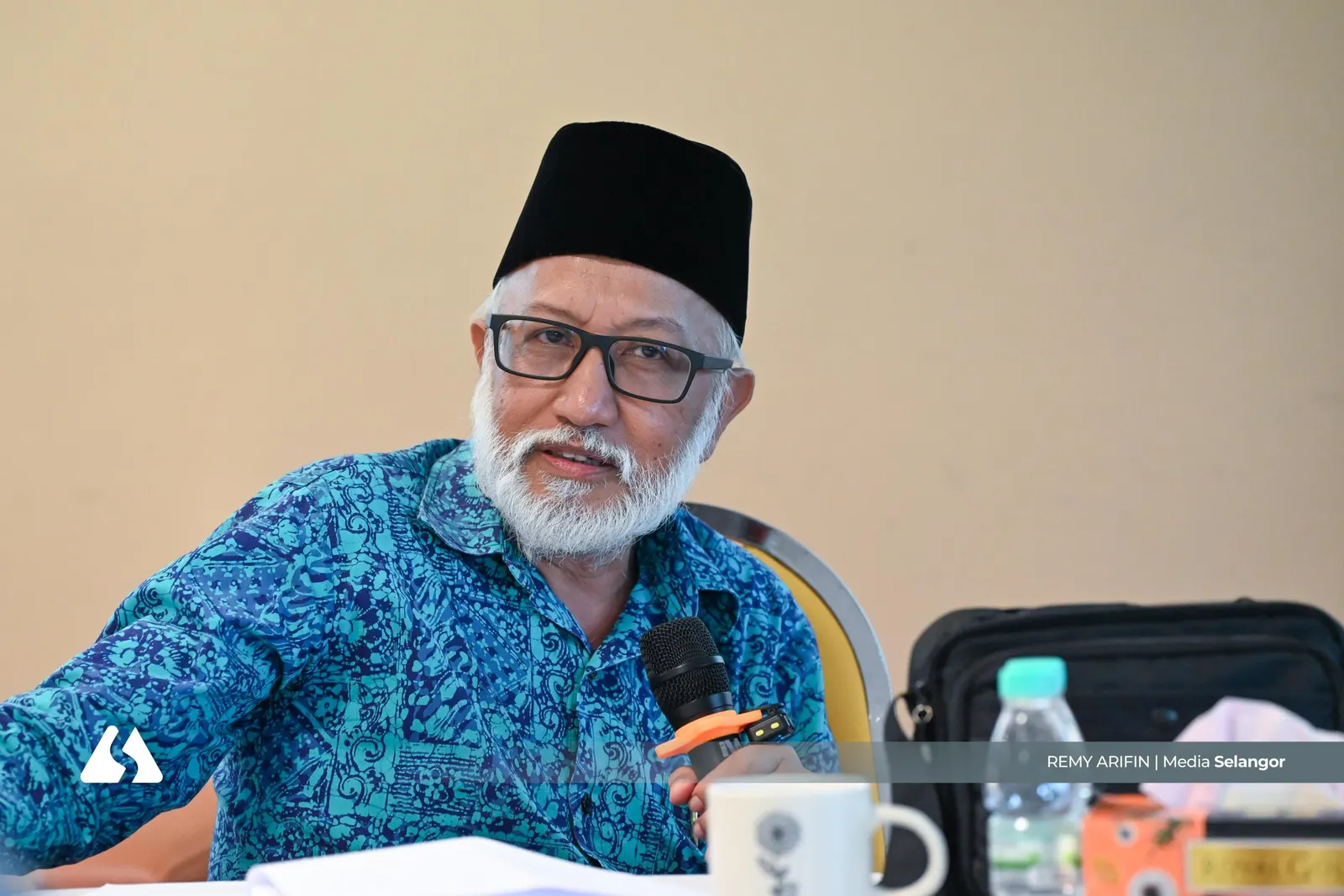 Jati diri tangkis pengaruh pemikiran penjajah
