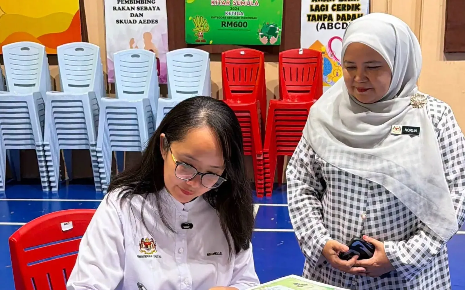 ADN Subang Jaya sumbang RM10,000 beli meja, kerusi baharu SMK Subang Utama