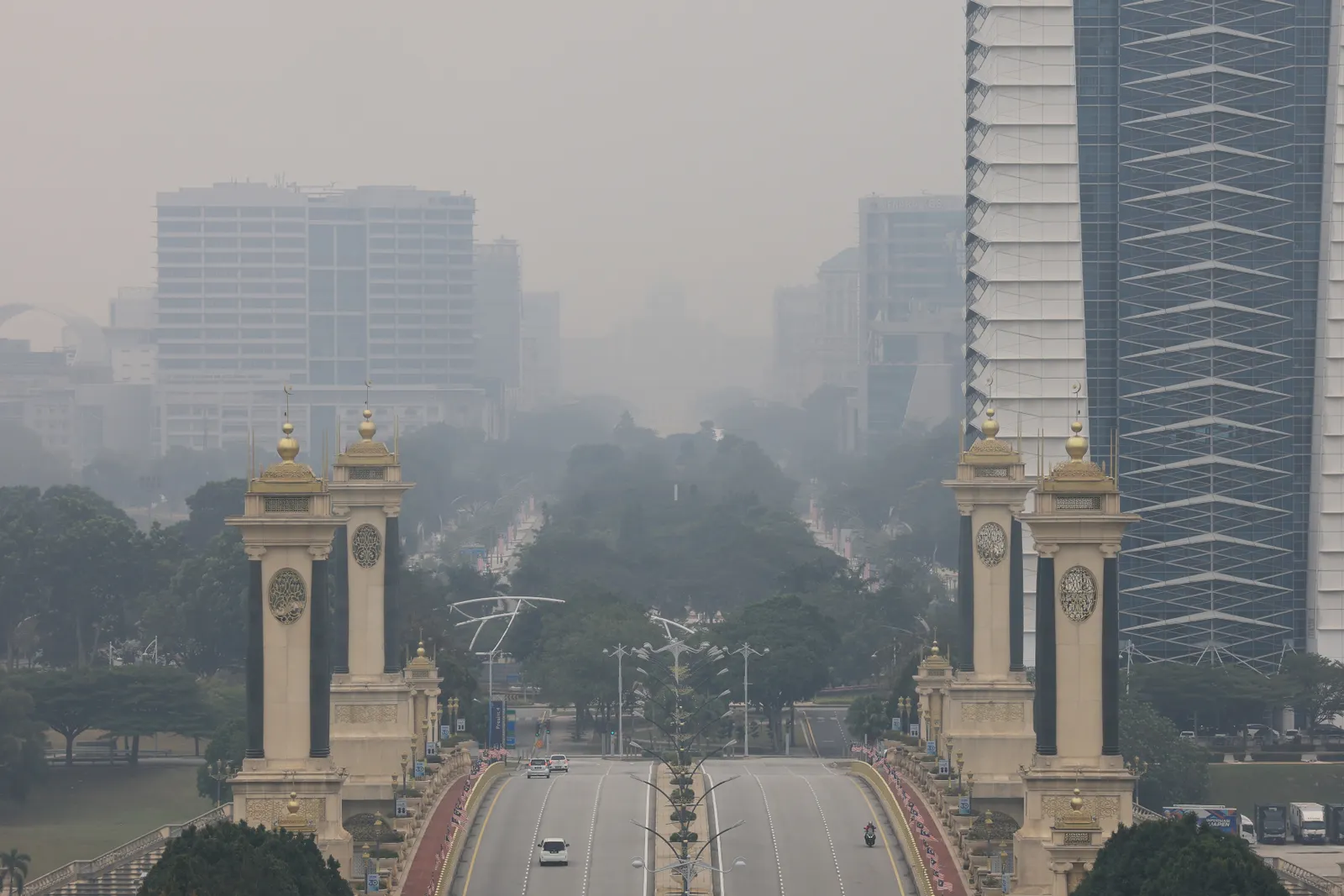 Haze expected to persist in short term, may worsen if Indonesia hotspots rise