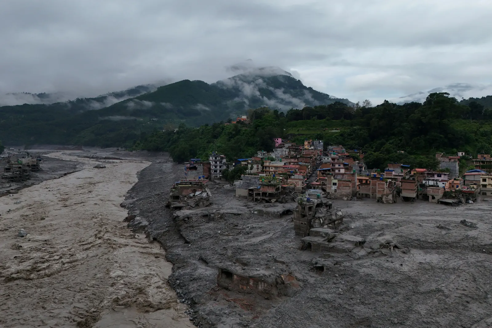 Nepal floods: Death toll rises to 332, over 800 unaccounted for