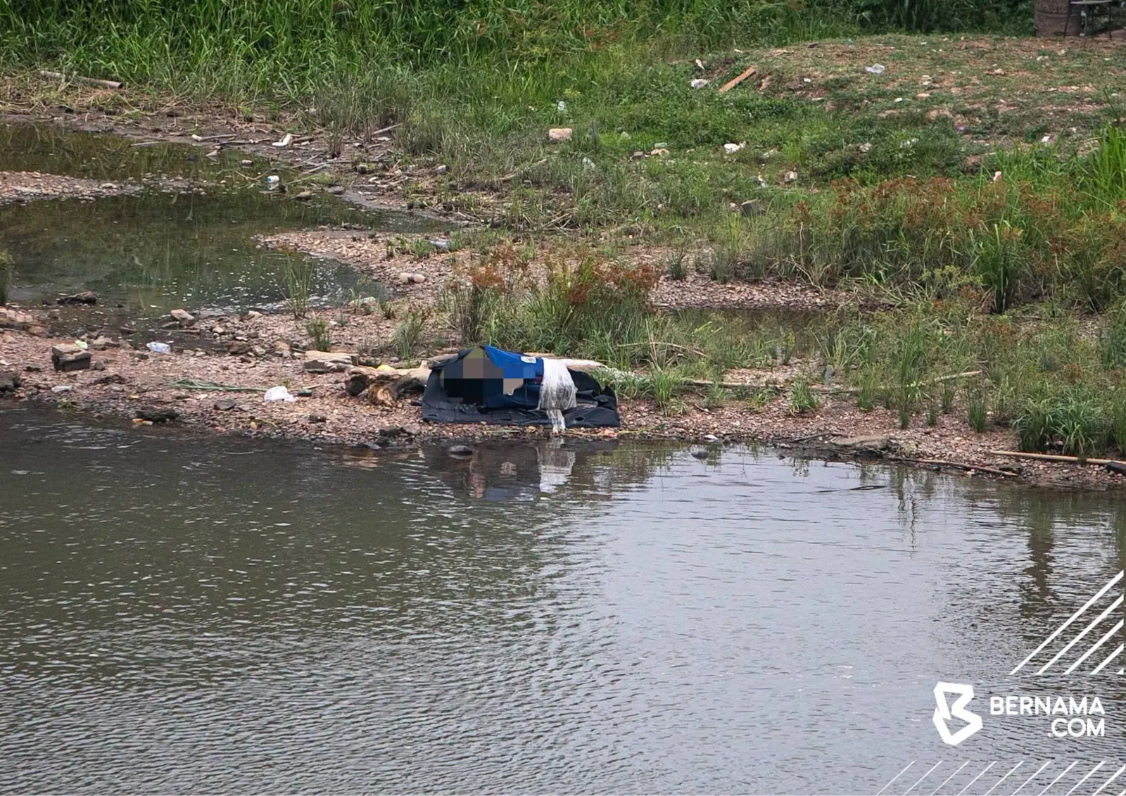 Mayat wanita dalam beg pakaian ditemui di Sungai Perak