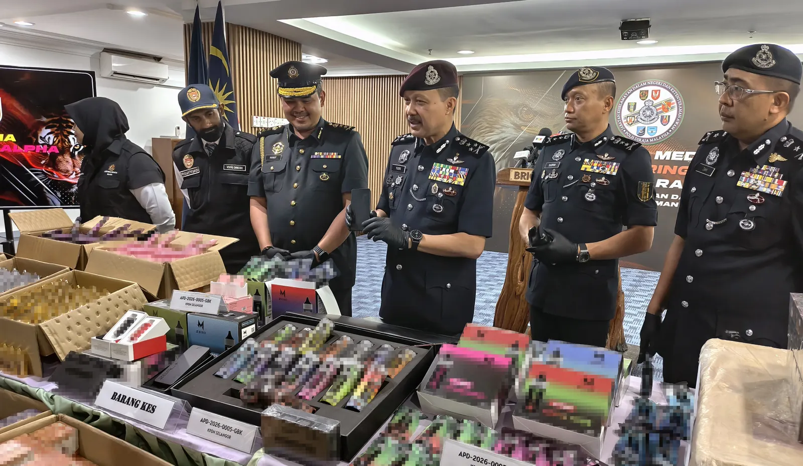 Polis rampas vape, rokok seludup bernilai lebih RM12.7 juta