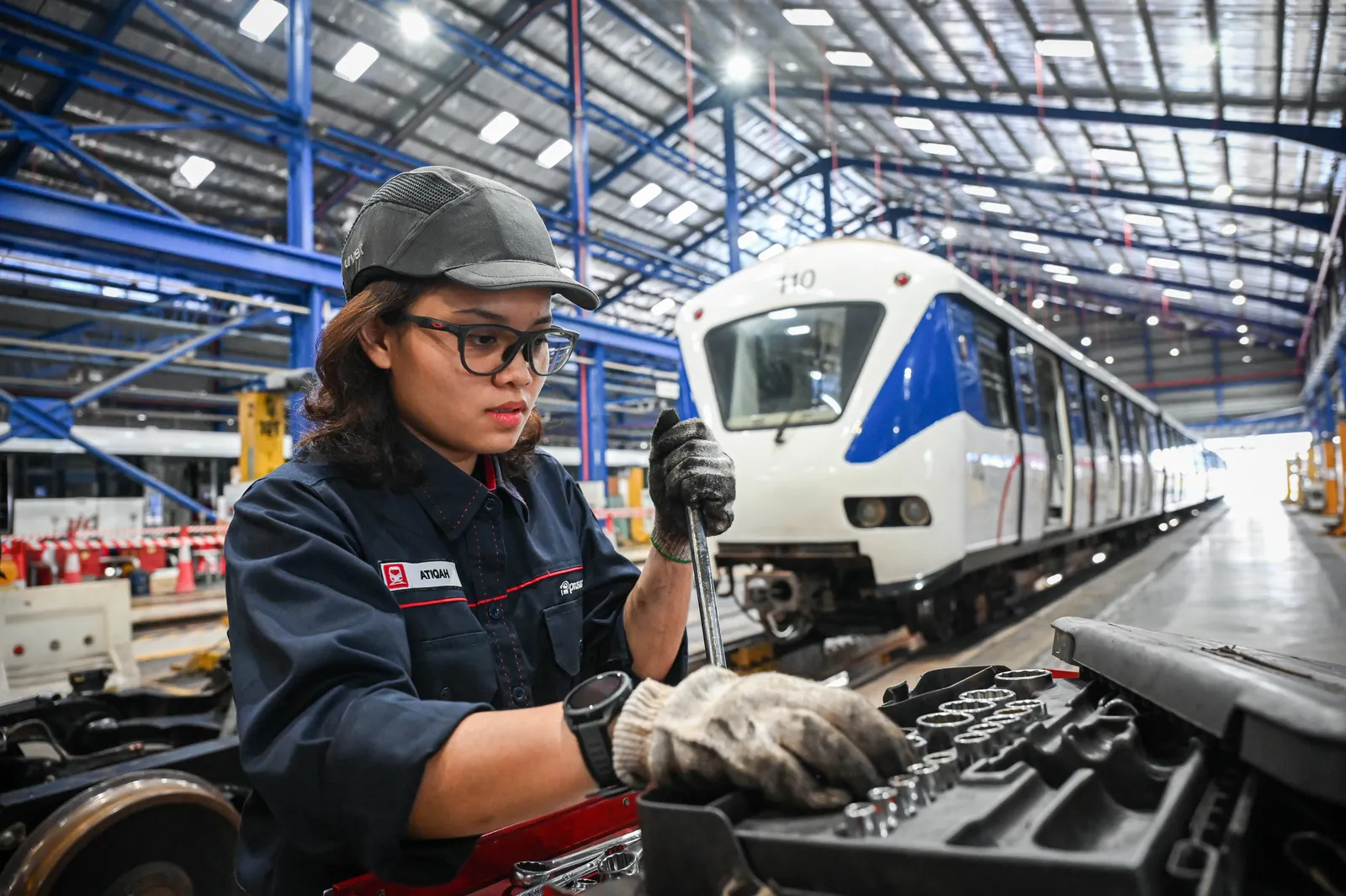 Nur Atiqah srikandi teknikal di sebalik kelancaran LRT Kelana Jaya