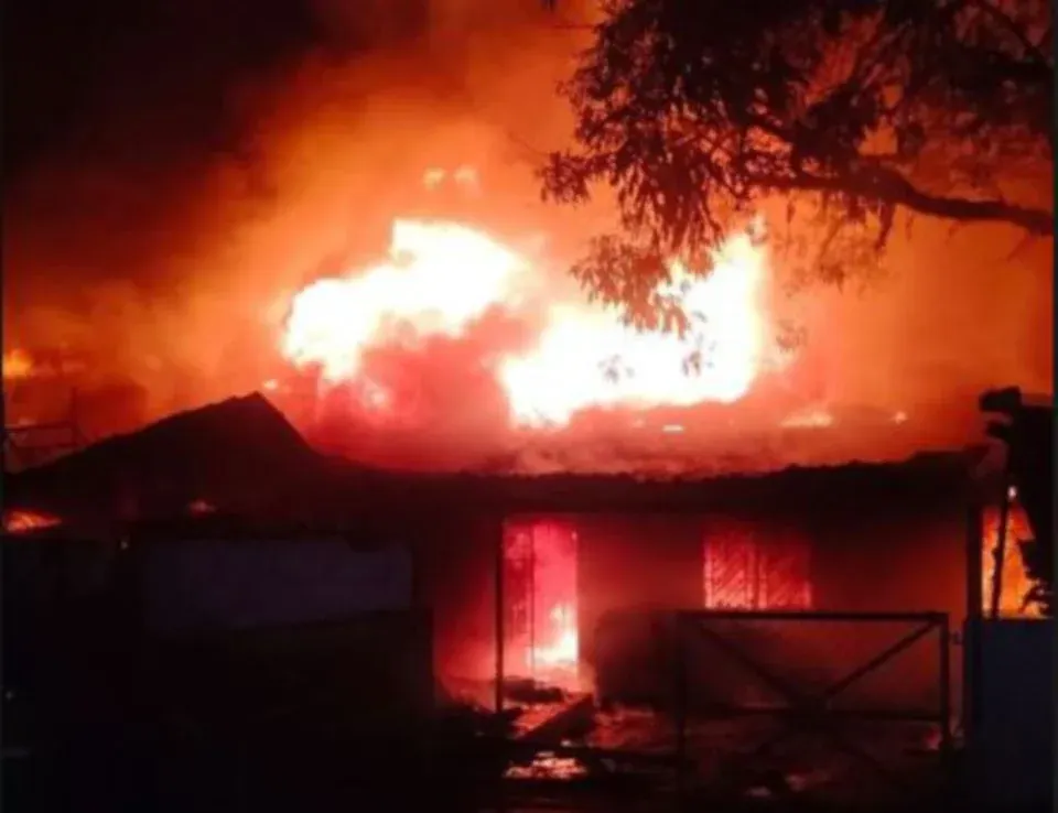 Man suffers burns as fire razes three Sentul homes
