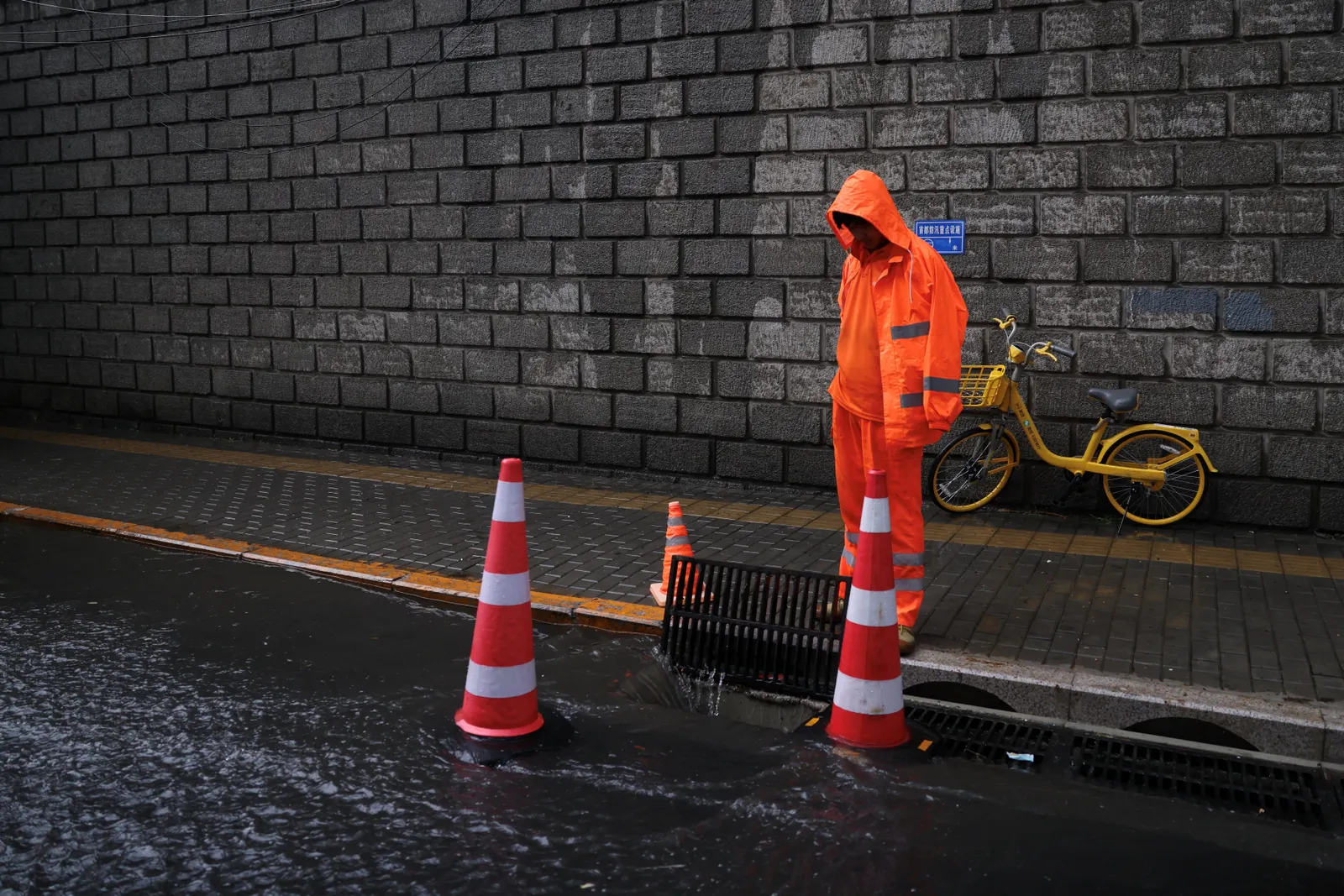 Typhoon Dolphin floods central China, parts of Beijing
