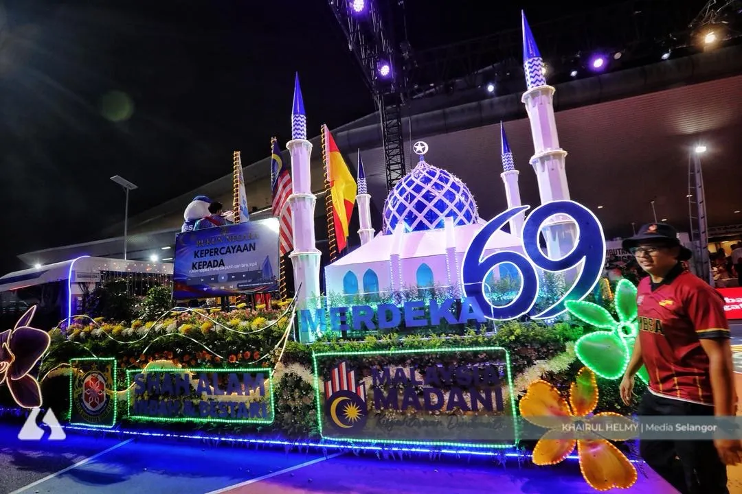 Massive crowds throng Kajang Stadium for Selangor’s Merdeka Eve festivities