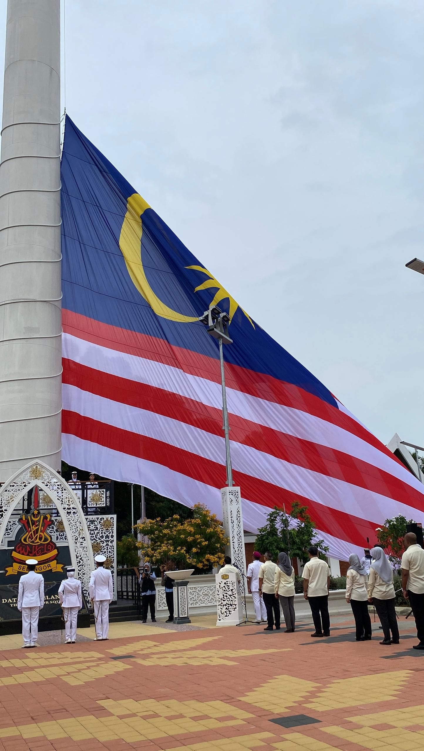 Jalur Gemilang belongs to all Malaysians — Selangor Sultan