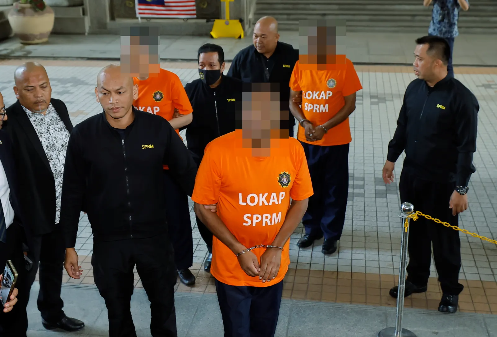 Bekas Pengerusi TH, KSU Perbendaharaan tiba mahkamah bagi prosiding reman