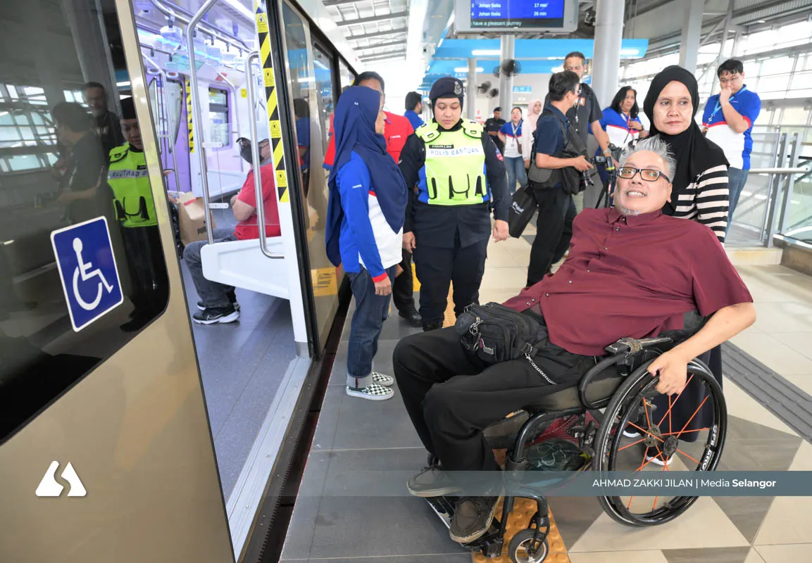Pengguna OKU puji aksesibiliti LRT3, mahu kemudahan diperluas