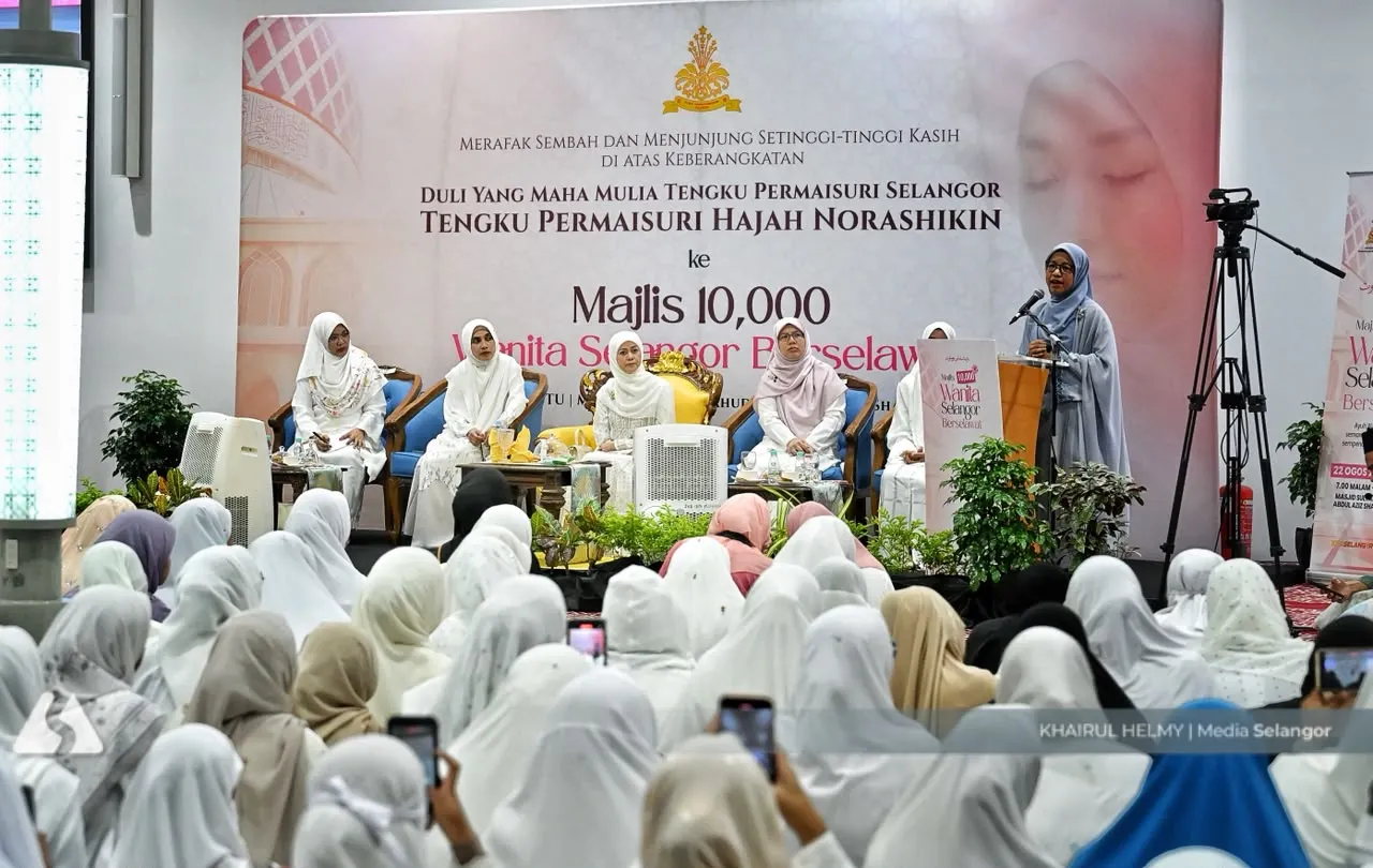 Tengku Permaisuri sertai 10,000 wanita Selangor berselawat