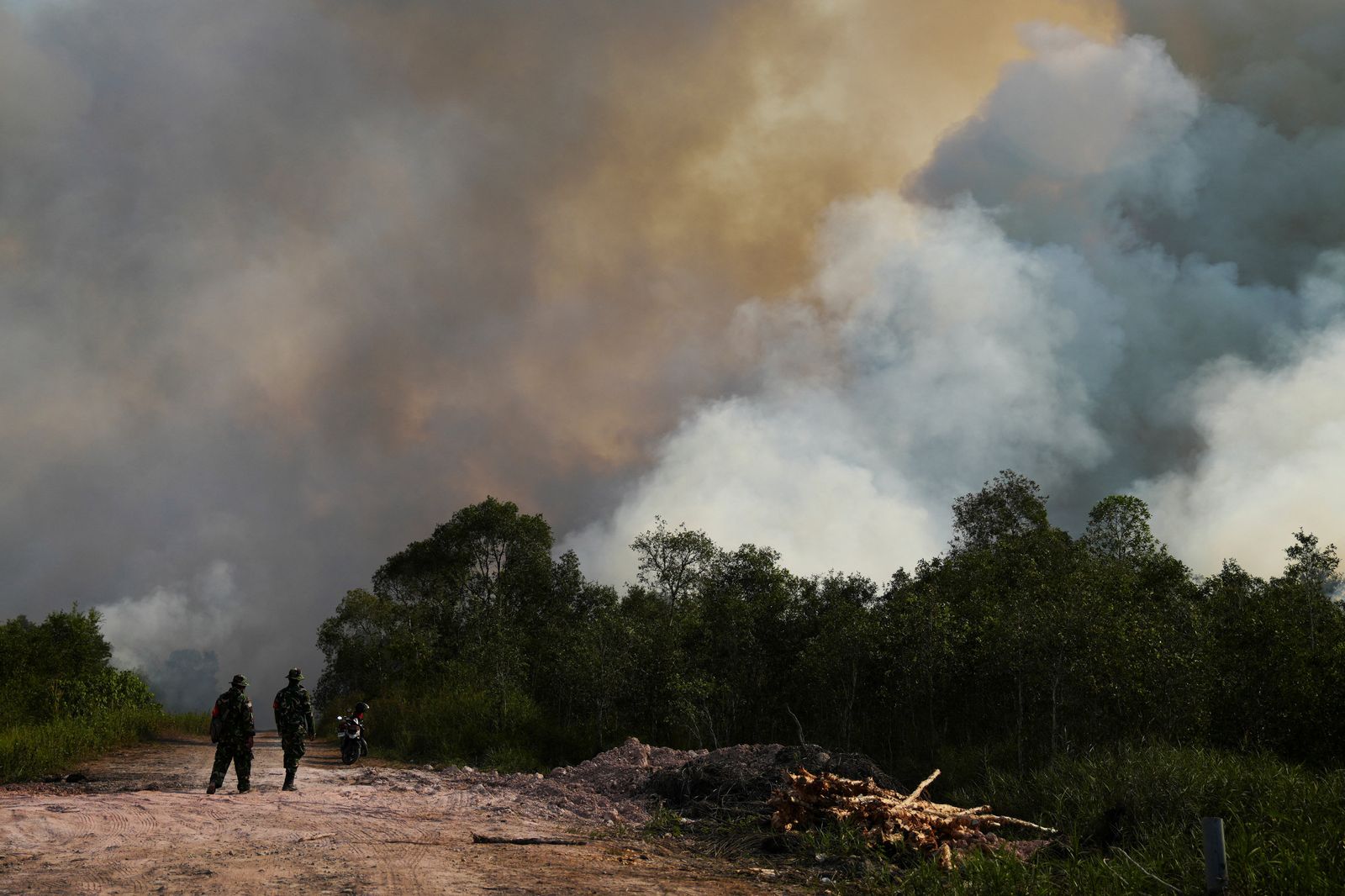 Haze expected to persist in short term, may worsen if Indonesia hotspots rise