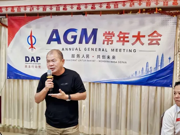 “柔州神庙限高十年不闻不问” 林耀明质疑马华政治表演