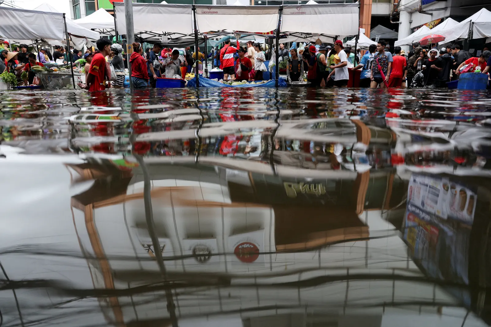 Banjir Bangkok mula surut 
