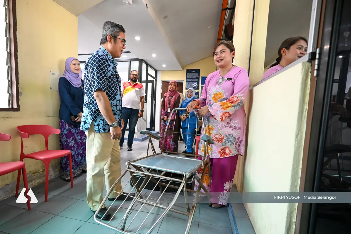 Yayasan MBI sumbang kerusi pergigian mudah alih di Gombak