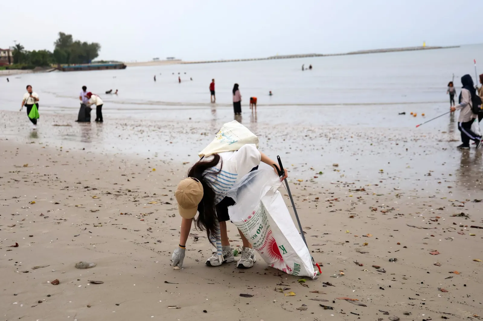 161.3 kilogram sampah dikutip dalam program bersih Pantai Morib Baru