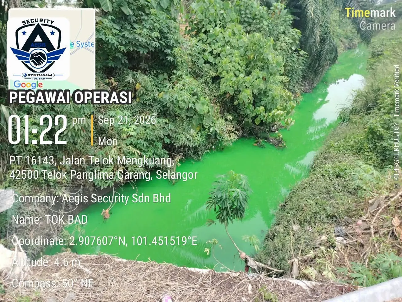 LUAS kesan aliran berwarna, sisa minyak di Telok Panglima Garang