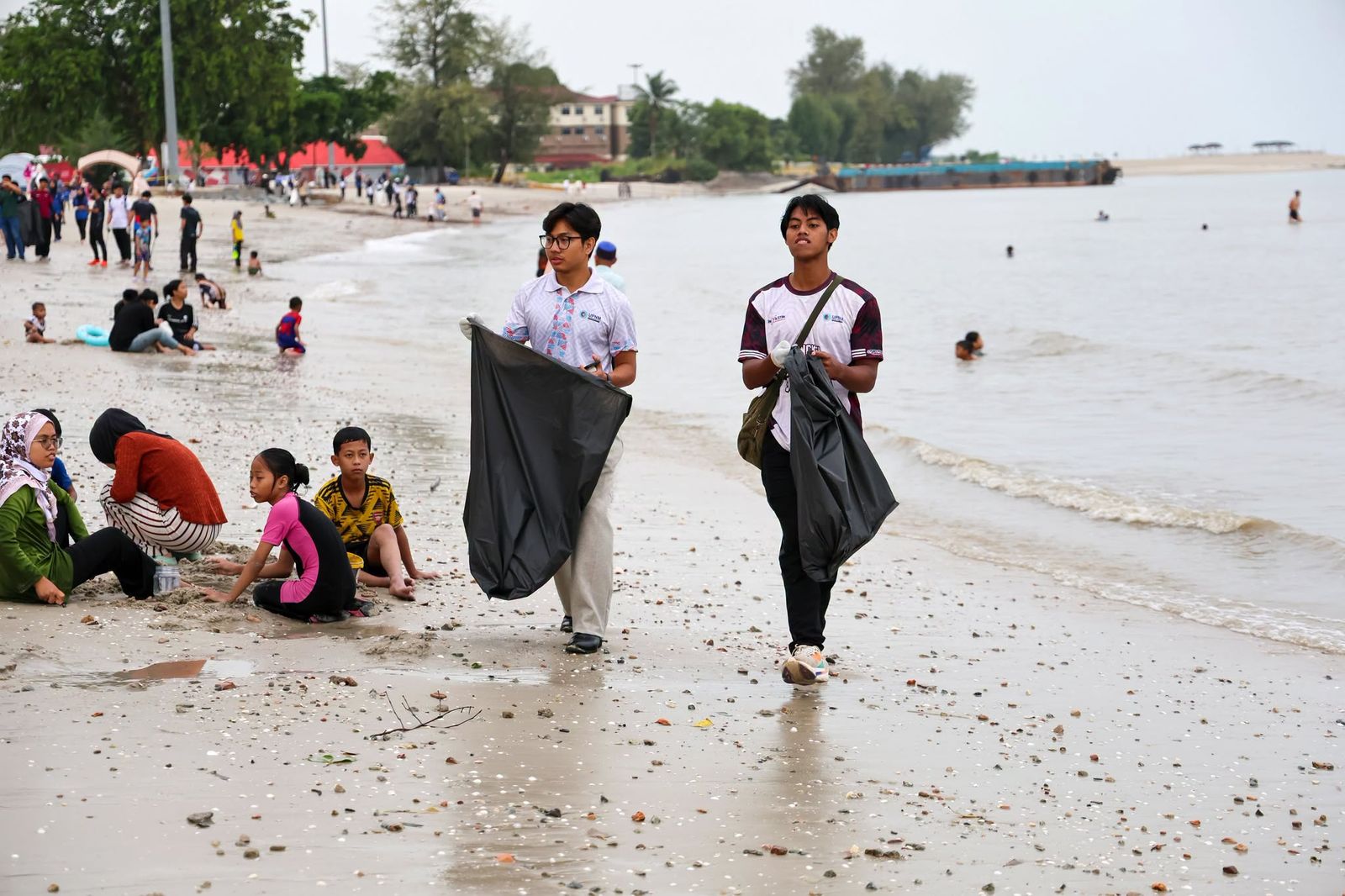 161.3 kilogram sampah dikutip dalam program bersih Pantai Morib Baru