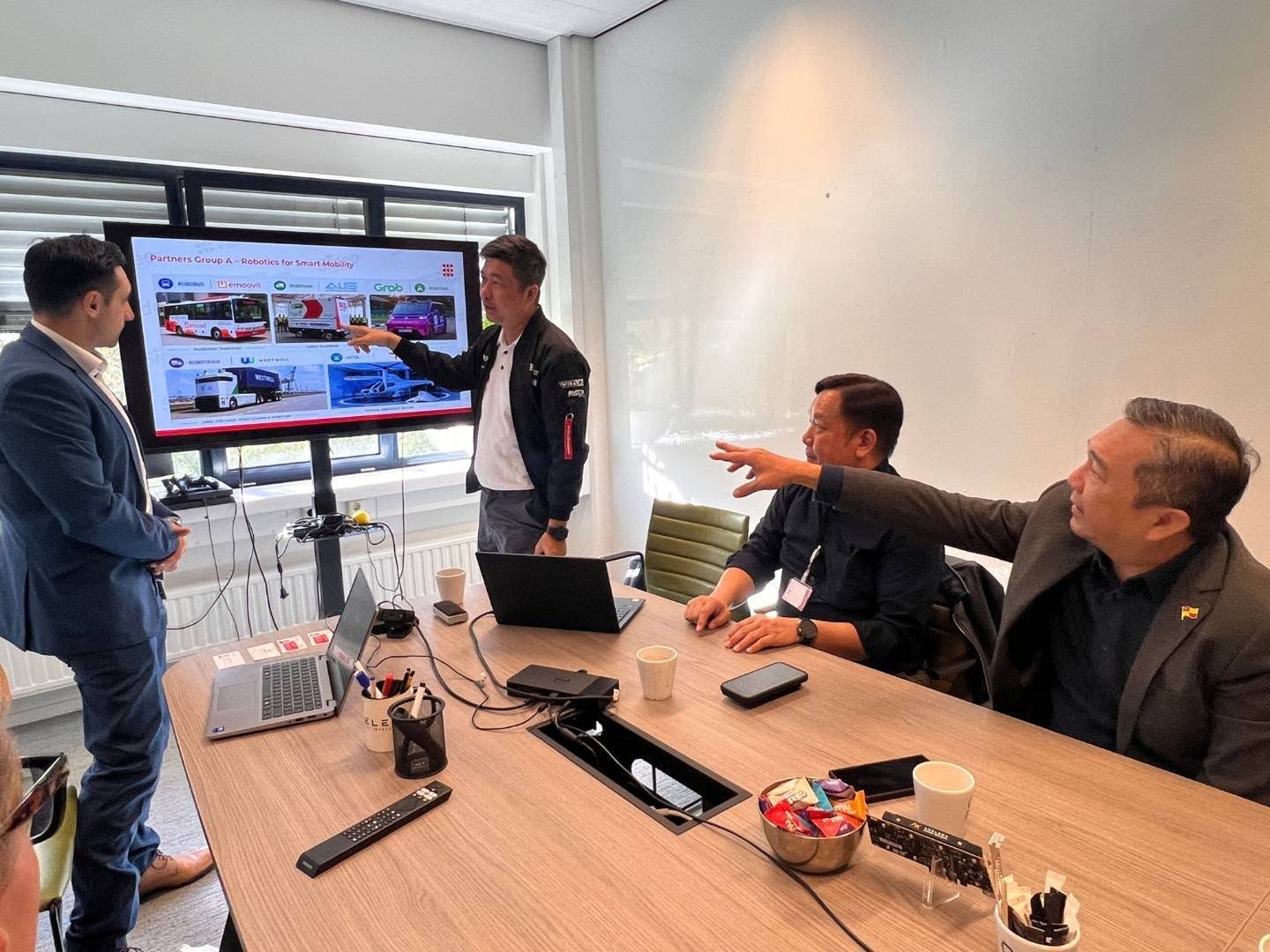 State govt explores semiconductor, AI cooperation with Netherlands