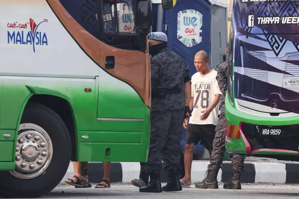 Govt resolving persistent refugee problem according to rule of law
