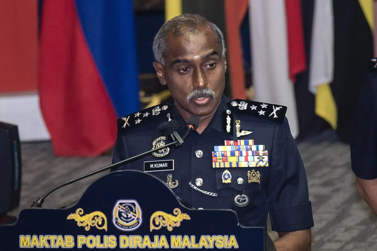 Polis gempur sindiket judi, tipu dalam talian, tahan 74 warga asing