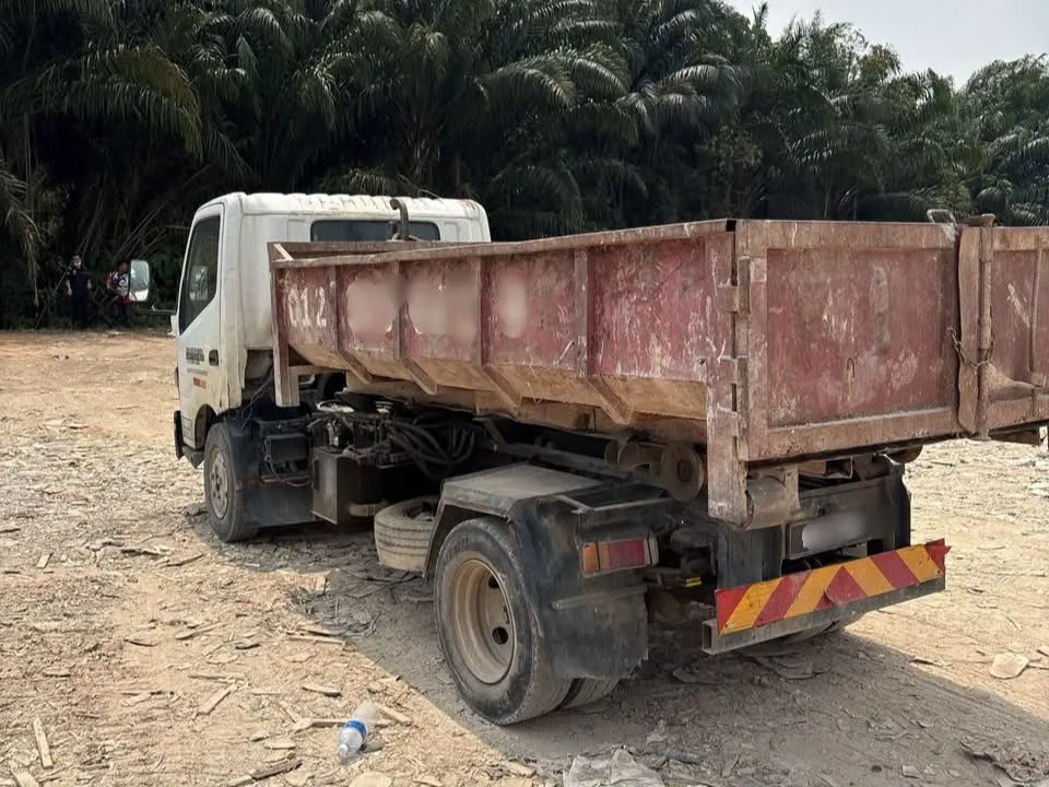 MPKL sita lori RORO dipercayai terlibat pelupusan sampah haram