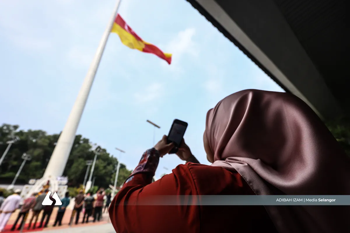 Bendera Selangor kembali berkibar di tiang tertinggi di Asia Tenggara